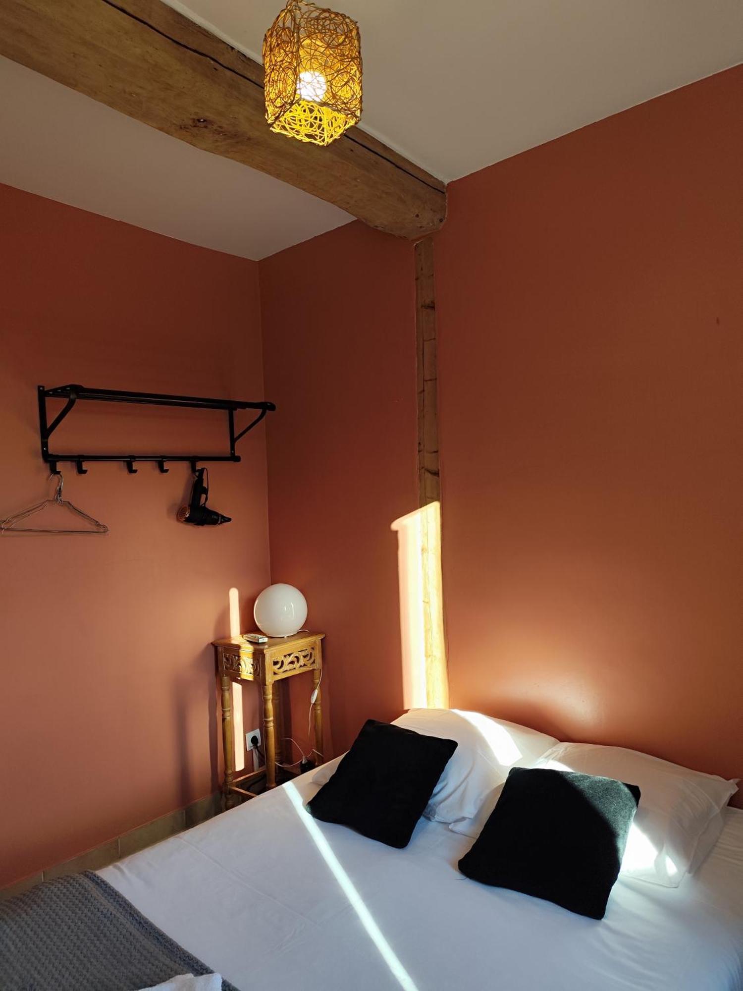 Hotel De La Place Loyettes Экстерьер фото
